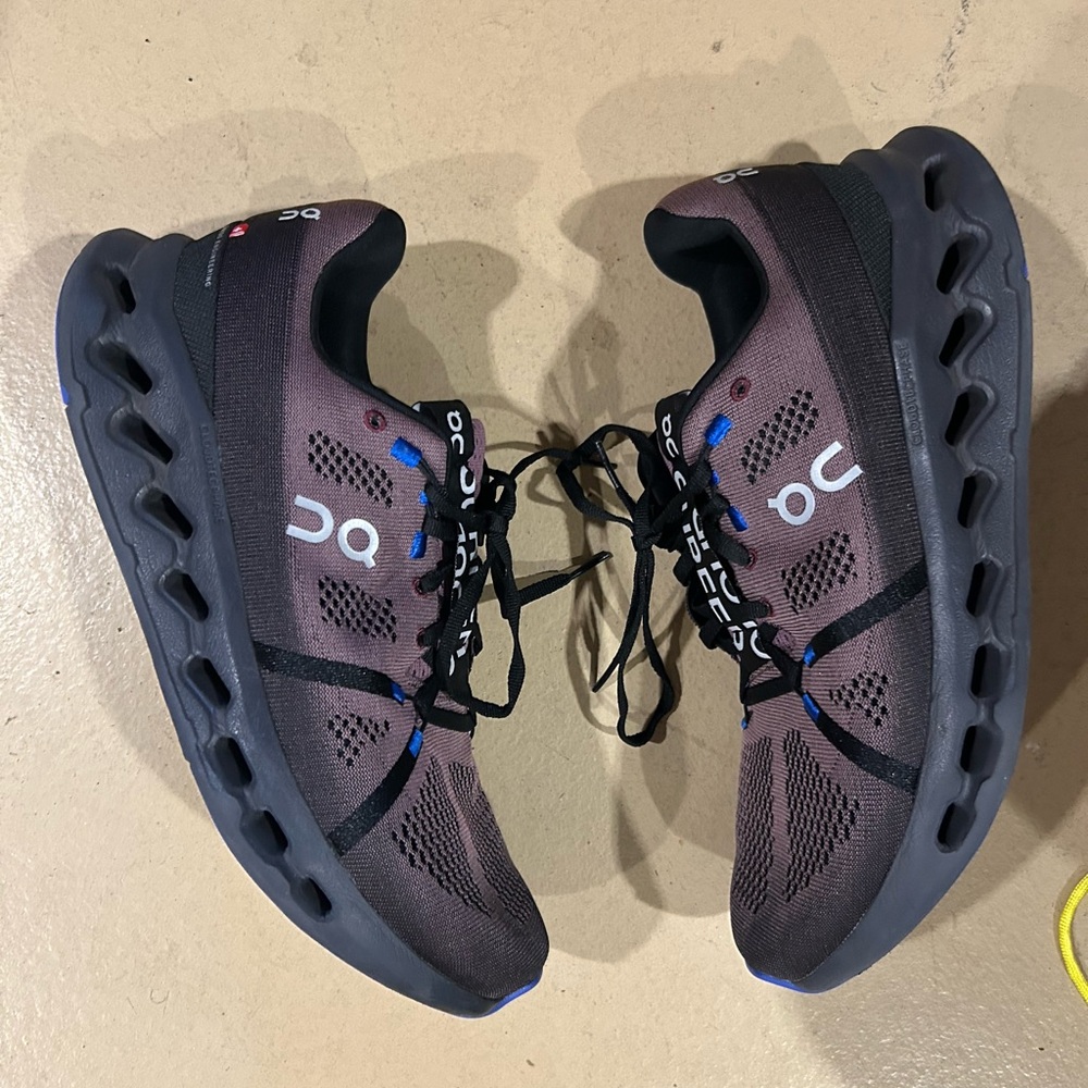 On cloud surfer Running Men's Black  Athletic Shoes